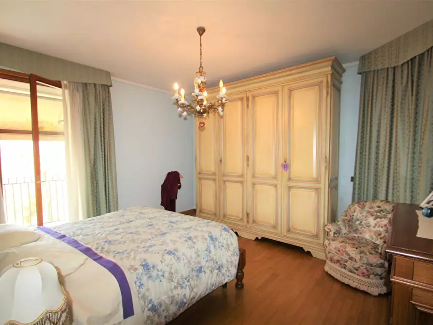 Immagine 18 di Villa in vendita  a Lucca