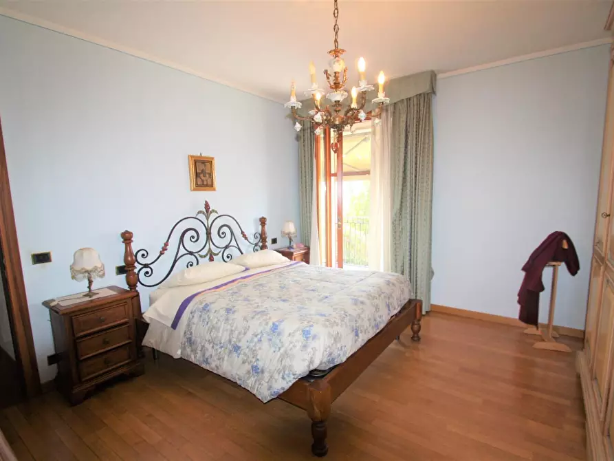 Immagine 17 di Villa in vendita  a Lucca