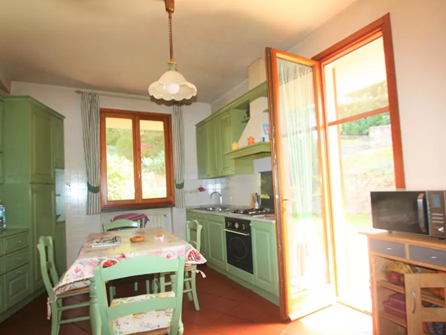 Immagine 15 di Villa in vendita  a Lucca