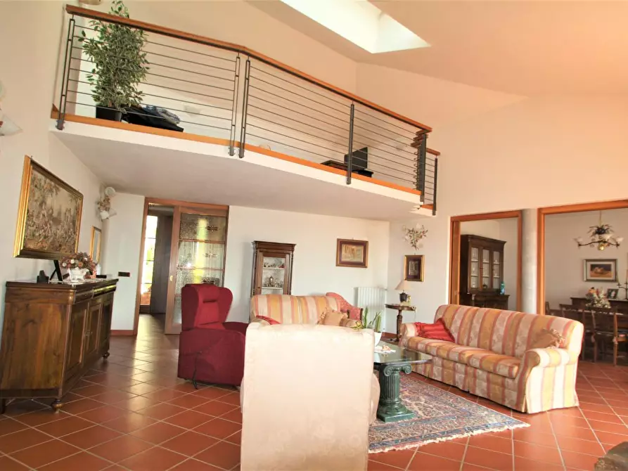 Immagine 7 di Villa in vendita  a Lucca