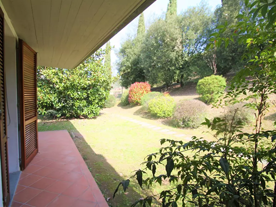Immagine 6 di Villa in vendita  a Lucca