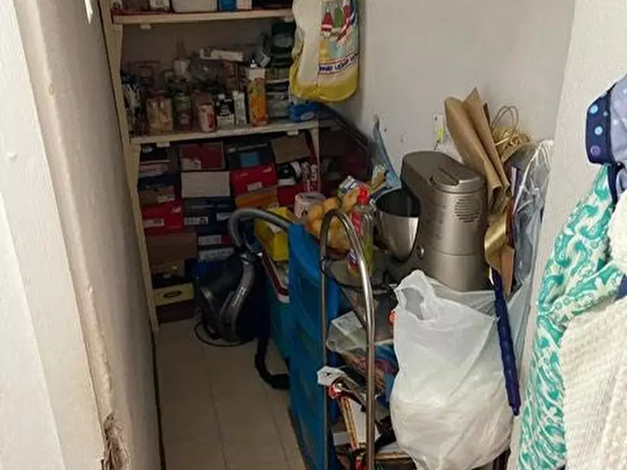 Immagine 34 di Palazzo in vendita  a Calci