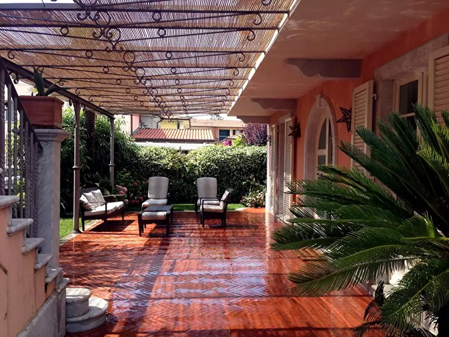 Immagine 29 di Villa in affitto  a Forte Dei Marmi