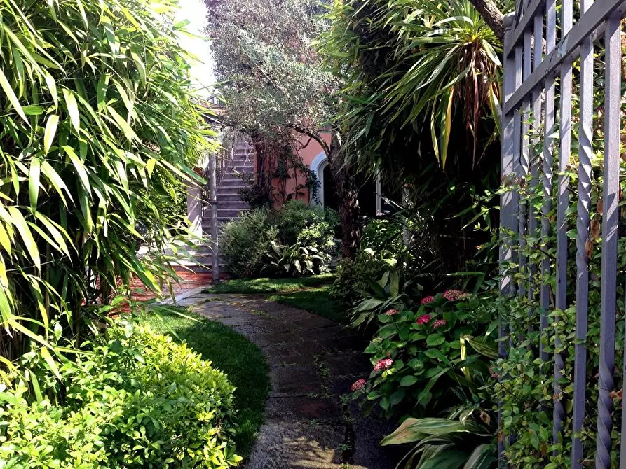 Immagine 34 di Villa in affitto  a Forte Dei Marmi