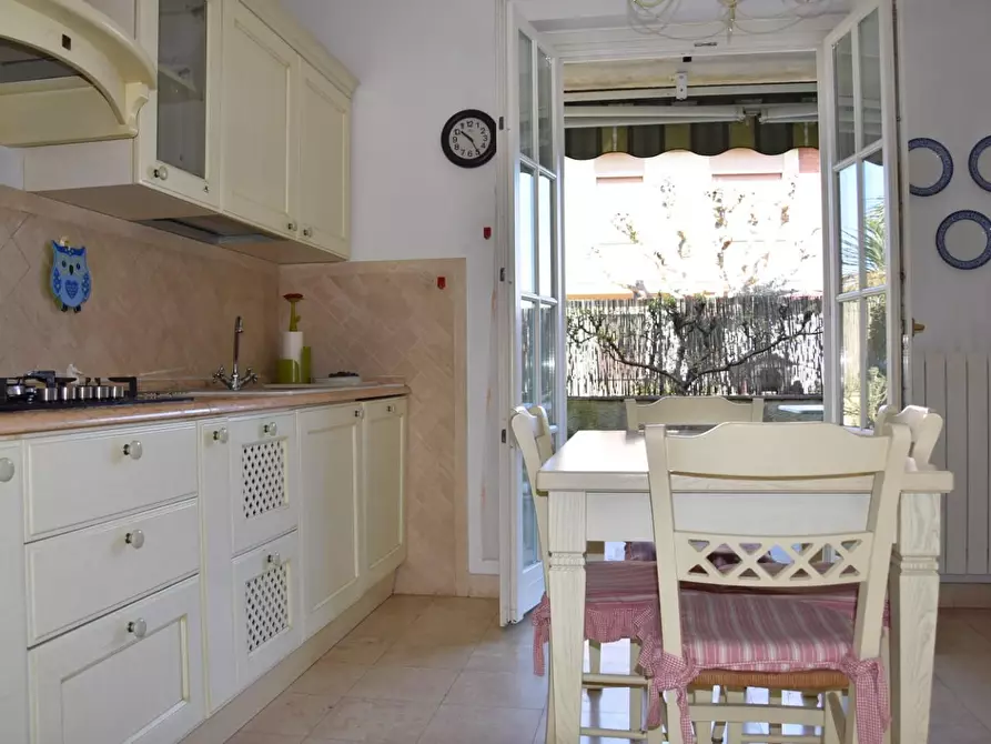 Immagine 6 di Appartamento in affitto  a Massa