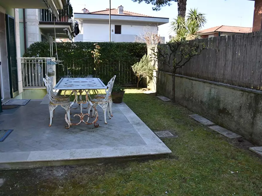 Immagine 2 di Appartamento in affitto  a Massa