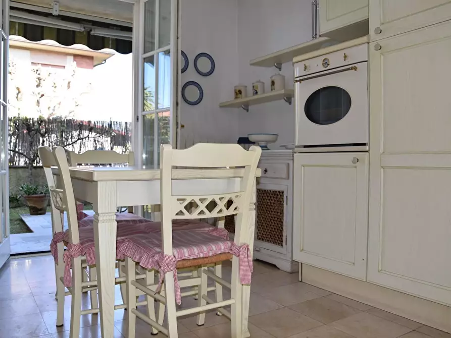 Immagine 7 di Appartamento in affitto  a Massa