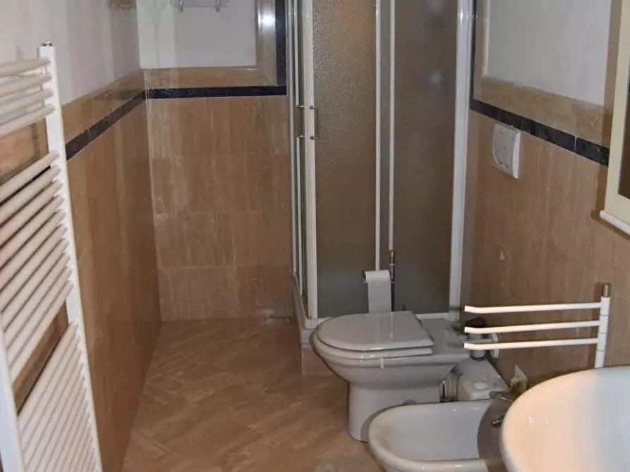 Immagine 17 di Appartamento in affitto  a Massa