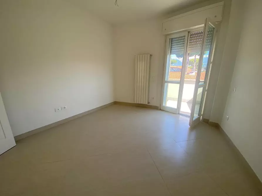 Immagine 4 di Appartamento in vendita  a Massa