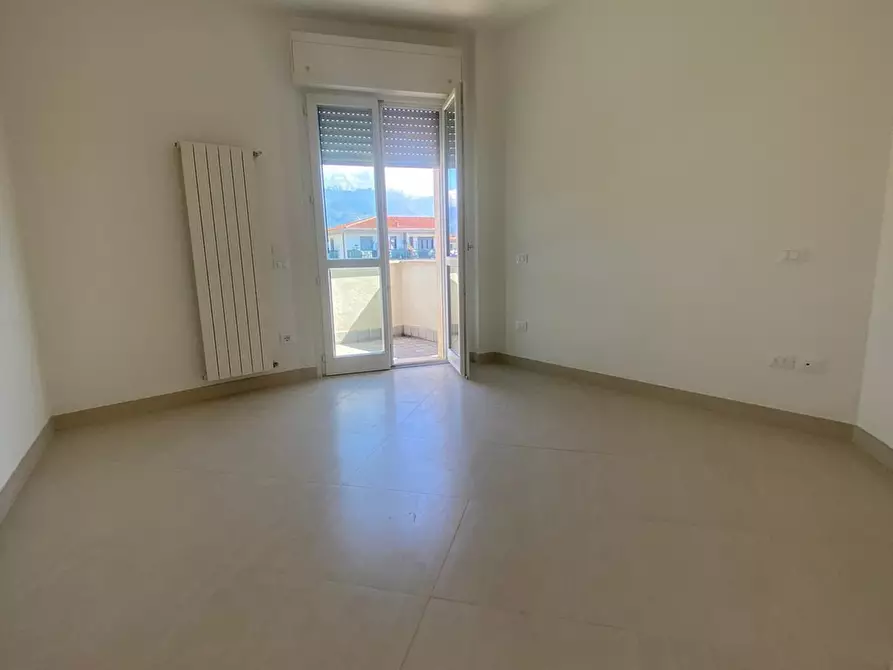 Immagine 2 di Appartamento in vendita  a Massa