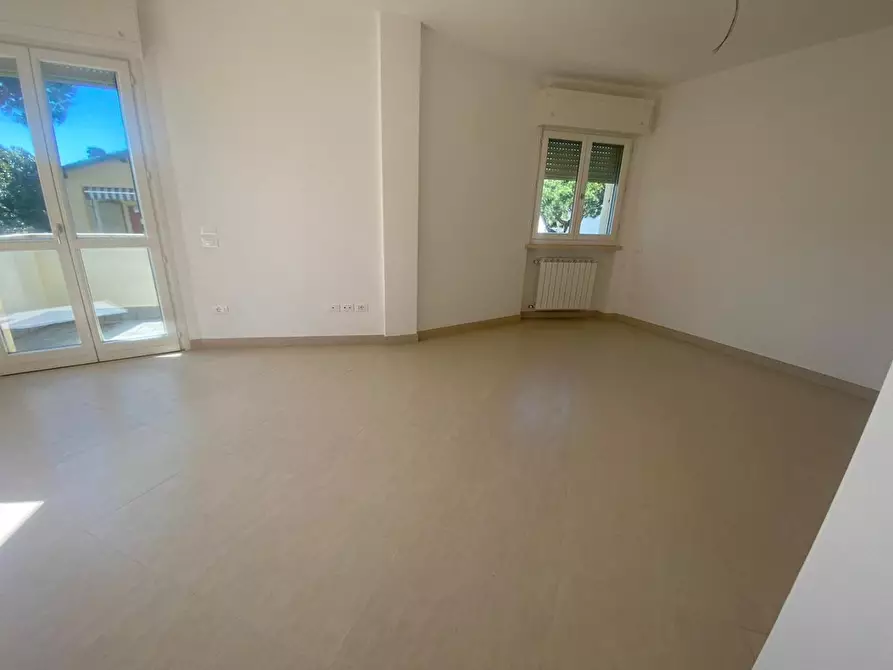 Immagine 5 di Appartamento in vendita  a Massa