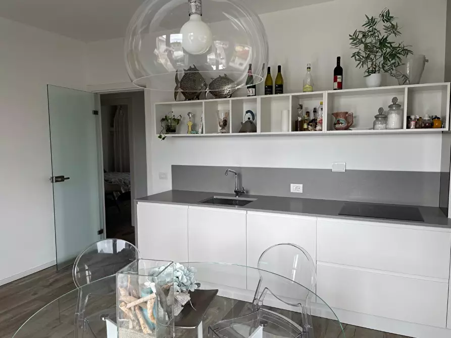 Immagine 4 di Appartamento in affitto  a Montignoso