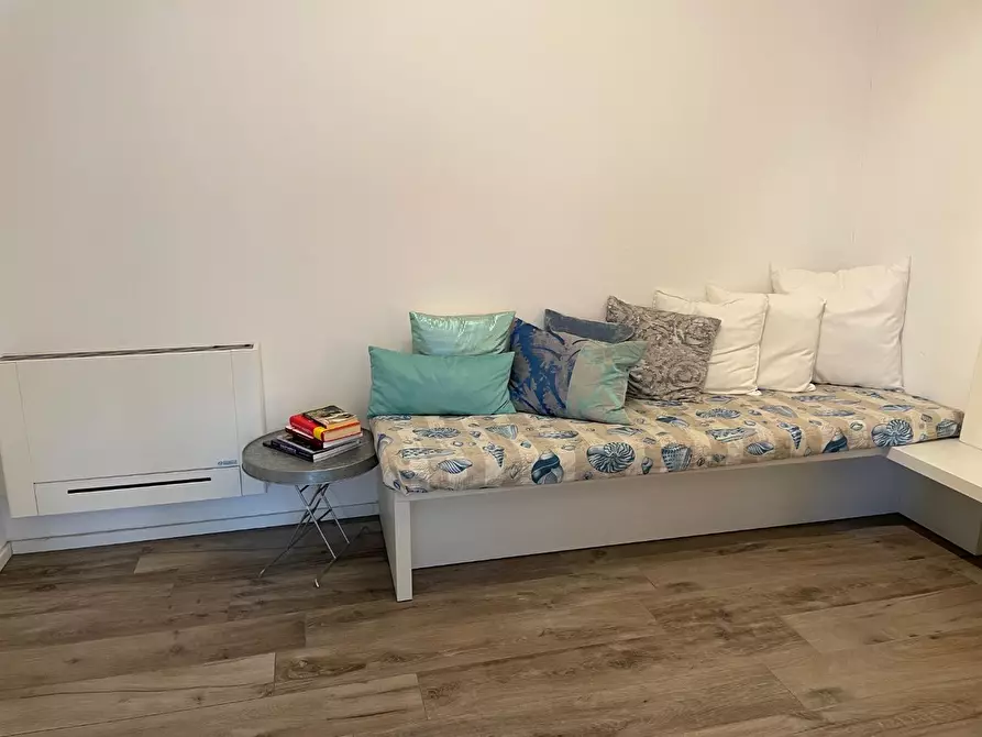 Immagine 8 di Appartamento in affitto  a Montignoso