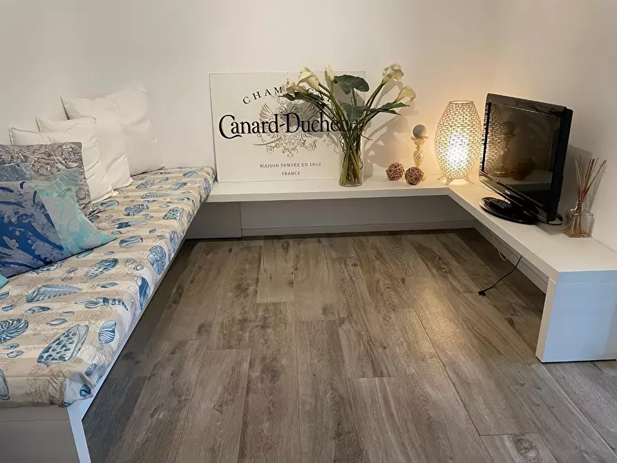 Immagine 6 di Appartamento in affitto  a Montignoso