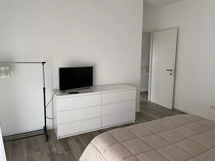 Immagine 13 di Appartamento in affitto  a Montignoso