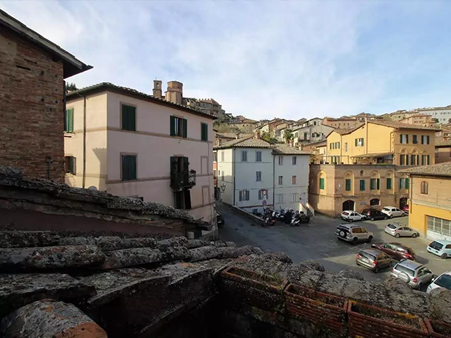 Immagine 12 di Appartamento in vendita  a Siena