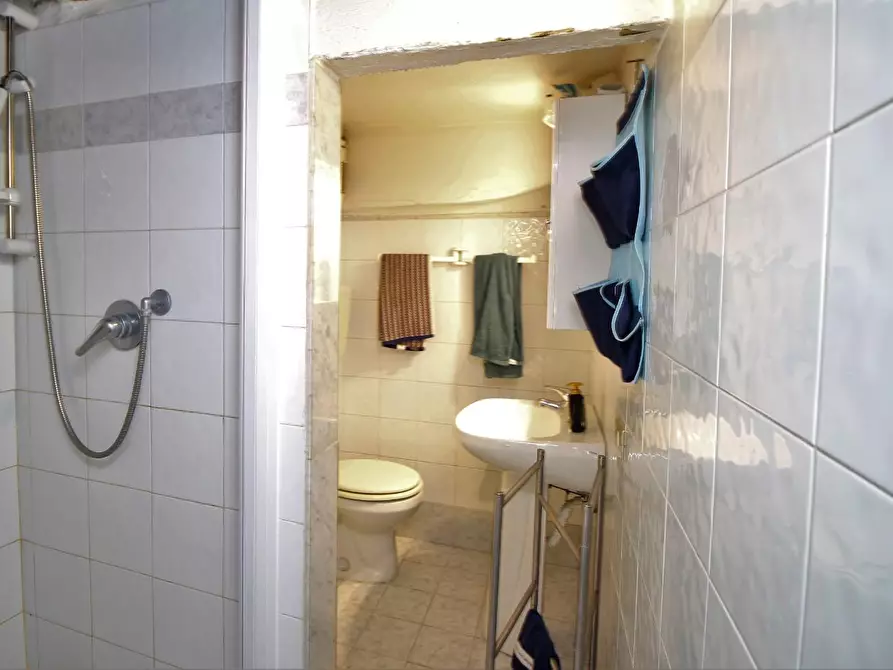 Immagine 4 di Appartamento in vendita  a Siena