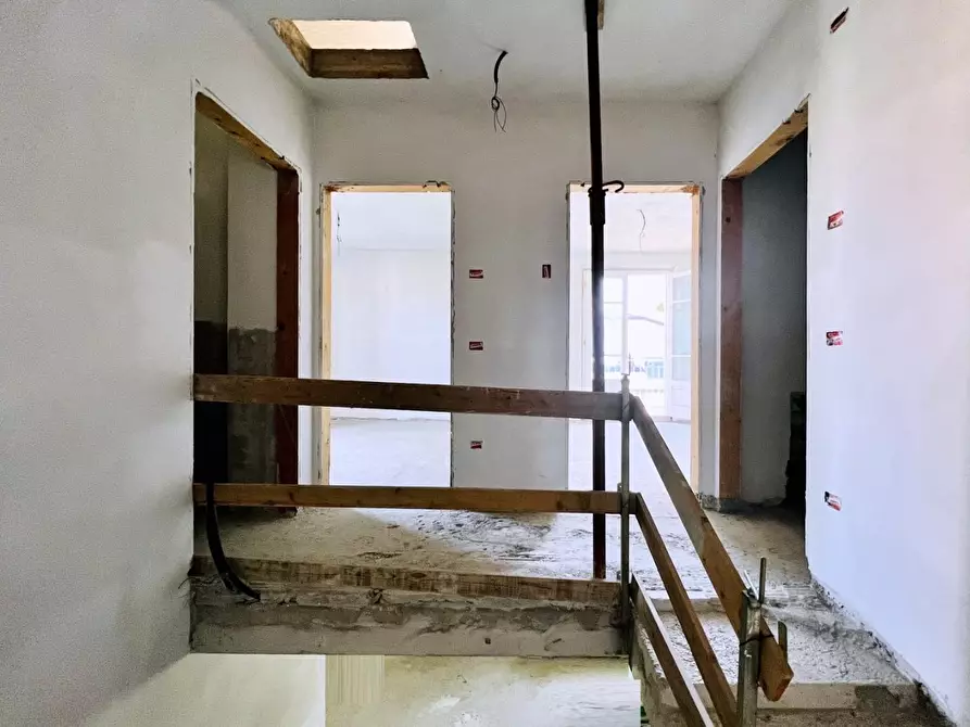 Immagine 30 di Casa quadrifamiliare in vendita  a Camaiore