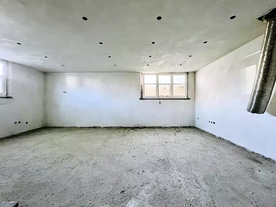 Immagine 24 di Casa quadrifamiliare in vendita  a Camaiore