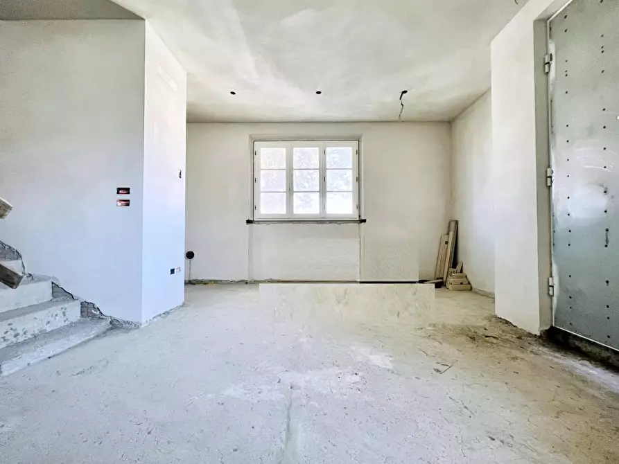 Immagine 2 di Casa quadrifamiliare in vendita  a Camaiore