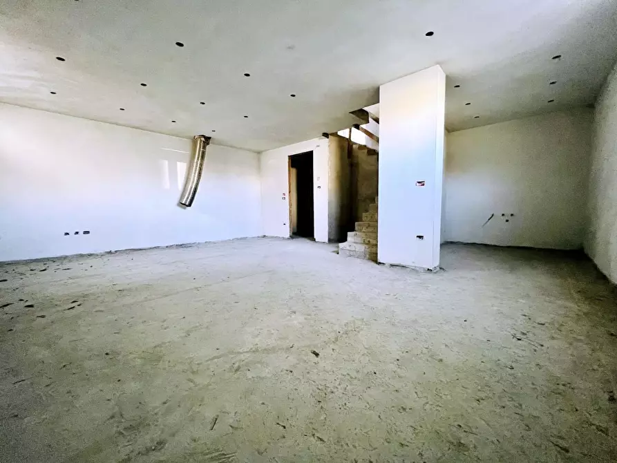 Immagine 13 di Casa quadrifamiliare in vendita  a Camaiore