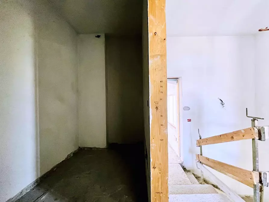 Immagine 31 di Casa quadrifamiliare in vendita  a Camaiore