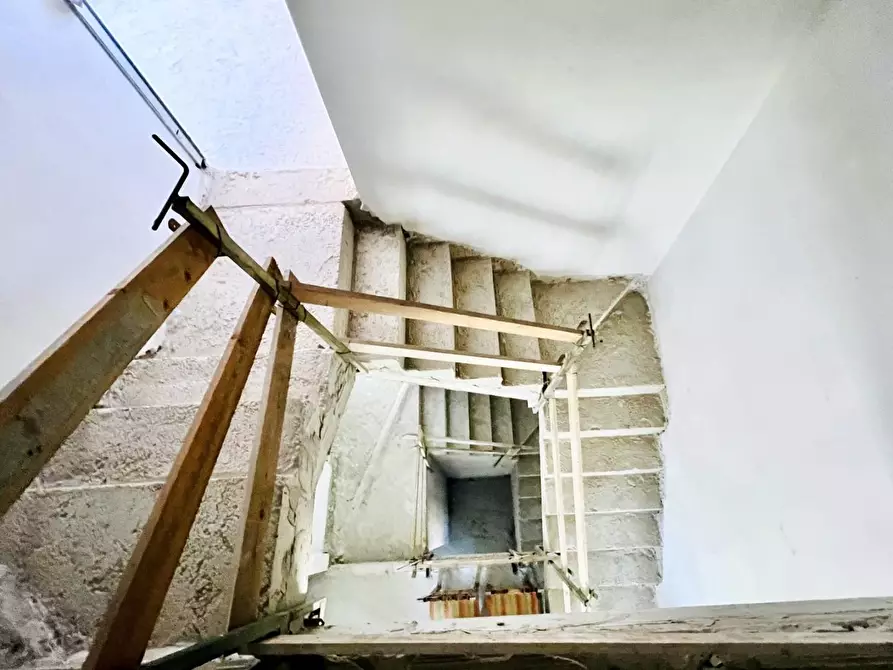 Immagine 38 di Casa quadrifamiliare in vendita  a Camaiore