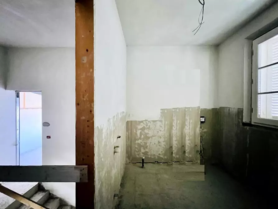 Immagine 37 di Casa quadrifamiliare in vendita  a Camaiore
