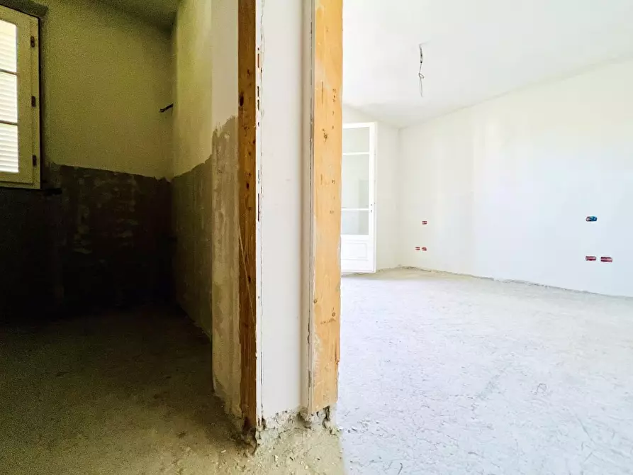 Immagine 34 di Casa quadrifamiliare in vendita  a Camaiore