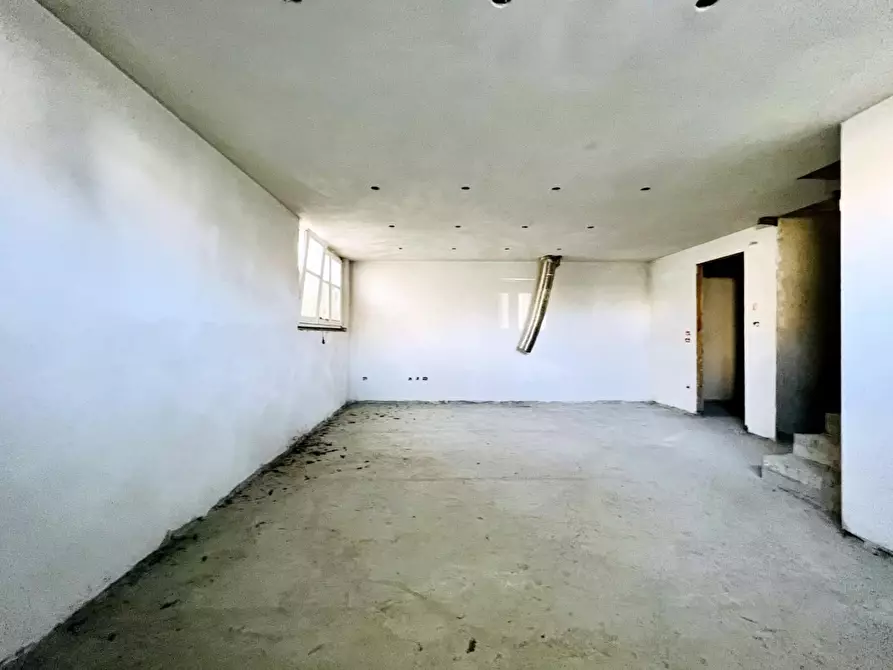 Immagine 15 di Casa quadrifamiliare in vendita  a Camaiore