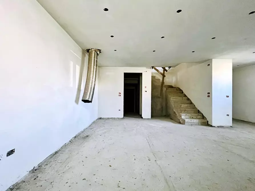 Immagine 16 di Casa quadrifamiliare in vendita  a Camaiore