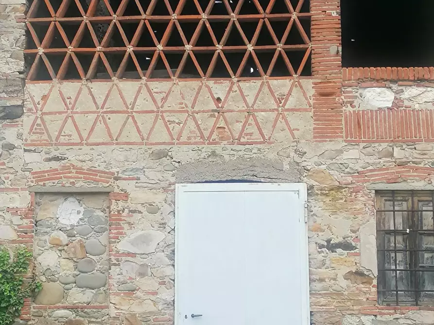 Immagine 5 di Deposito in vendita  a Capannori