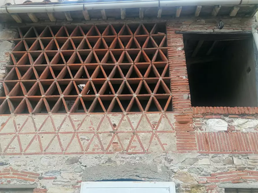 Immagine 4 di Deposito in vendita  a Capannori