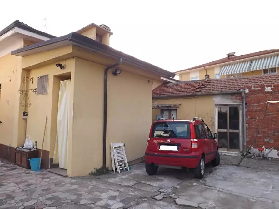 Immagine 3 di Casa indipendente in vendita  a Carrara