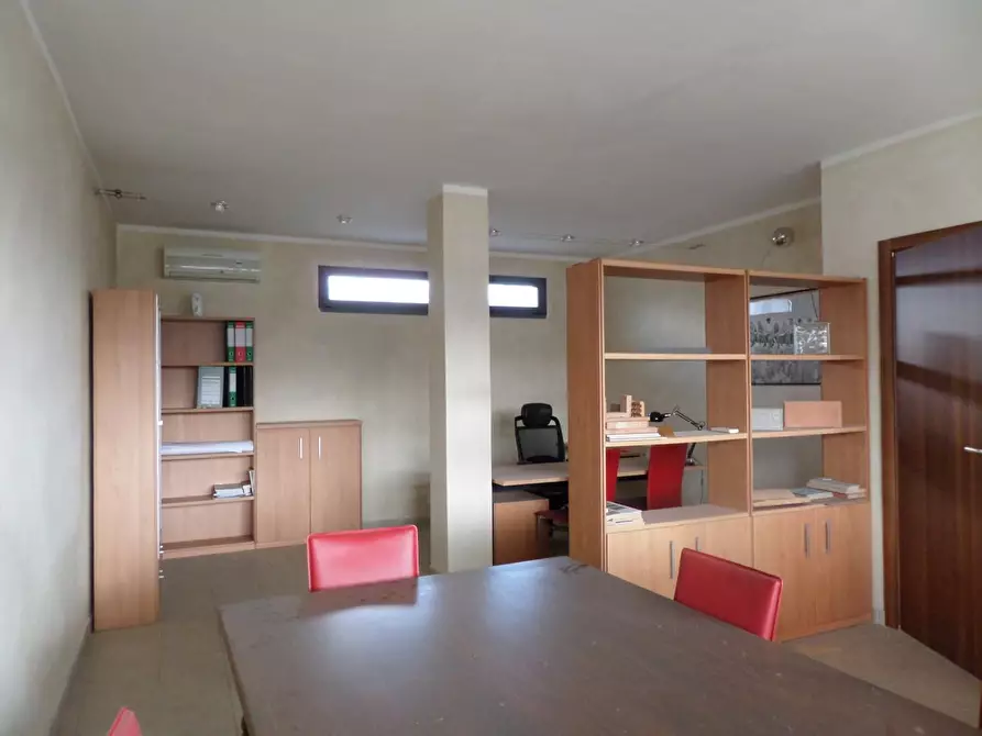 Immagine 1 di Ufficio in vendita  a Bientina