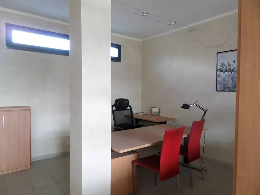 Immagine 3 di Ufficio in vendita  a Bientina