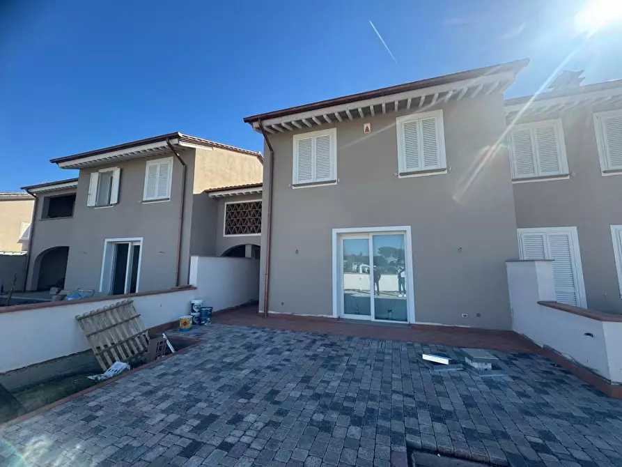 Immagine 12 di Casa bifamiliare in vendita  a Pontedera