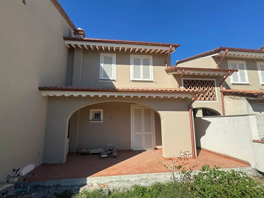 Immagine 4 di Casa bifamiliare in vendita  a Pontedera