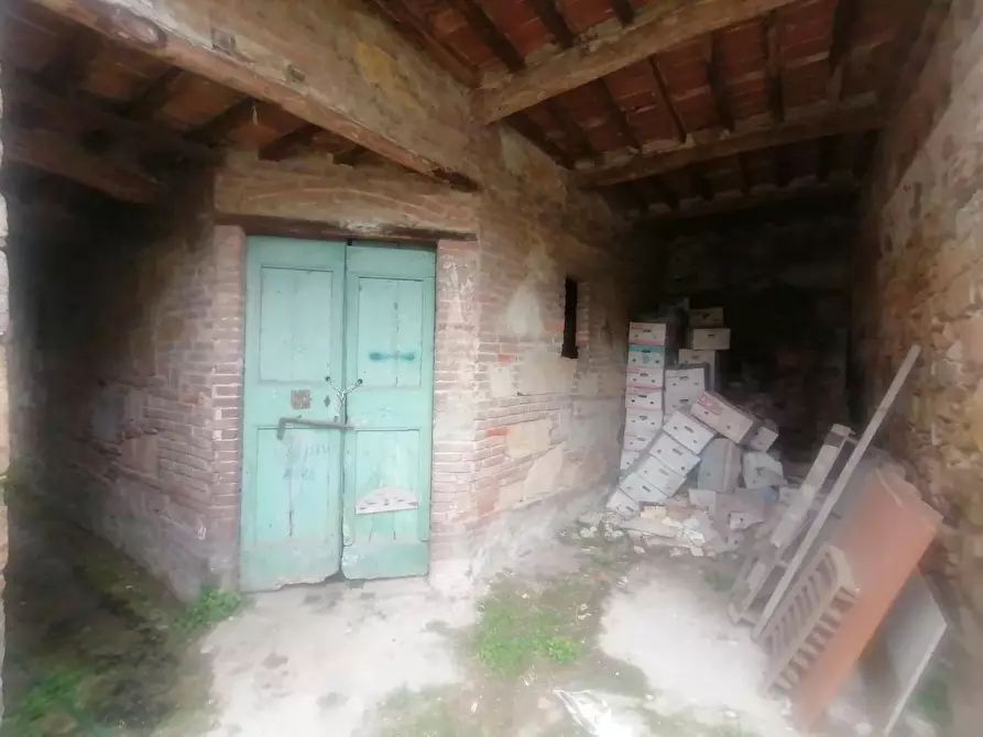 Immagine 5 di Deposito in vendita  a Capannori