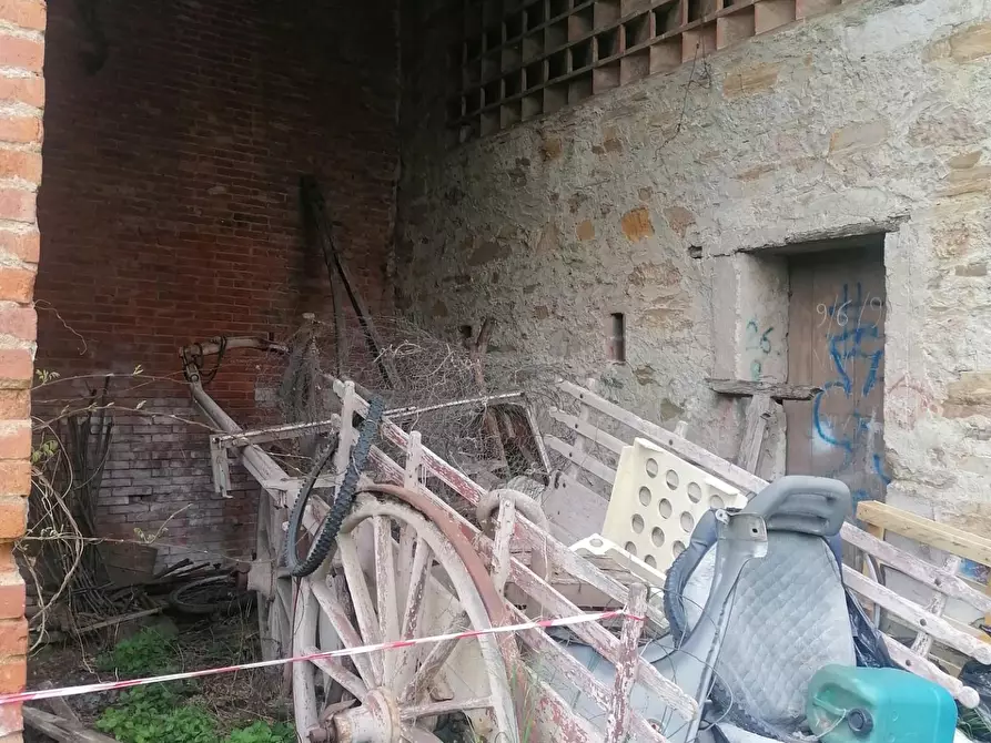 Immagine 8 di Deposito in vendita  a Capannori