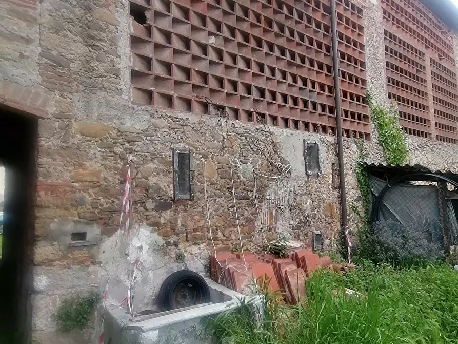 Immagine 7 di Deposito in vendita  a Capannori