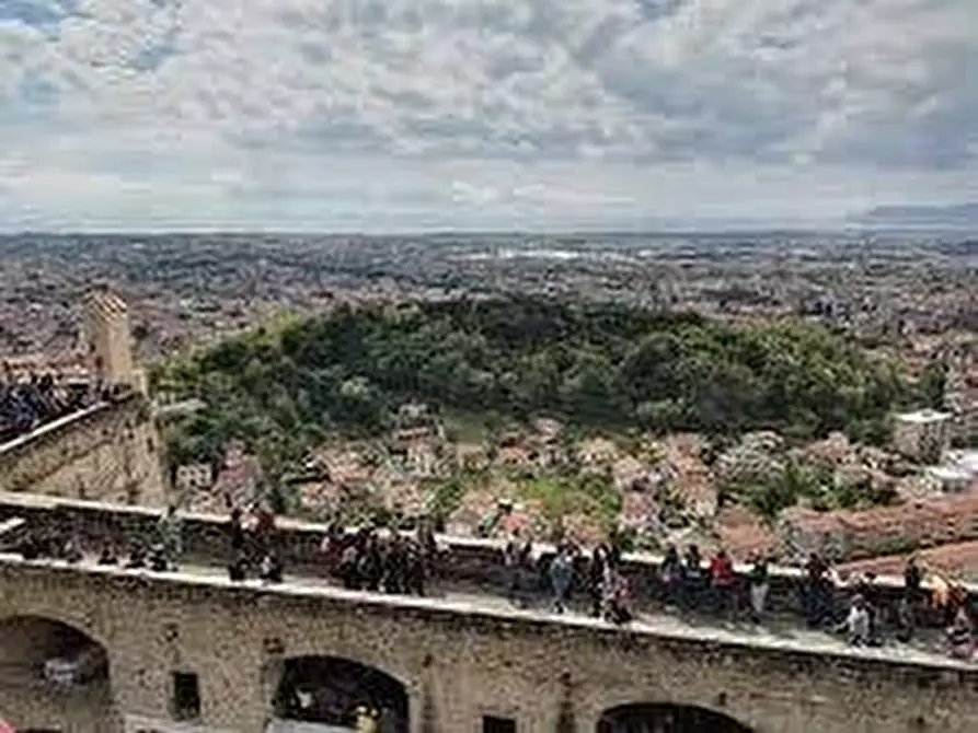 Immagine 34 di Appartamento in vendita  a Massa