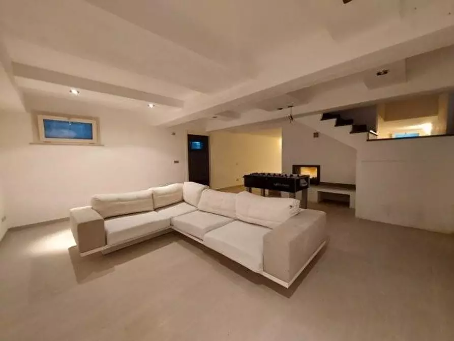 Immagine 19 di Villa in vendita  a Capannori