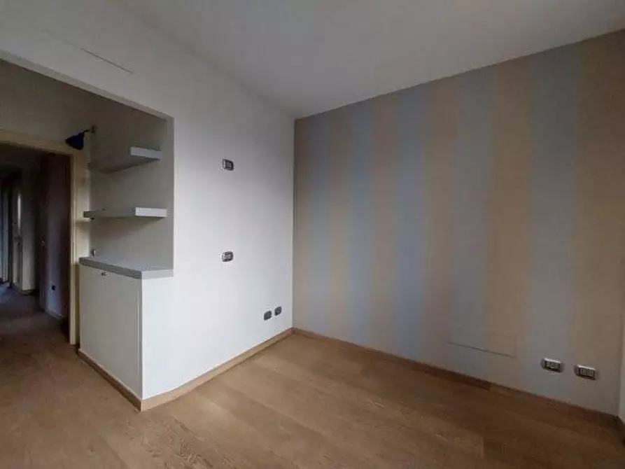 Immagine 11 di Villa in vendita  a Capannori