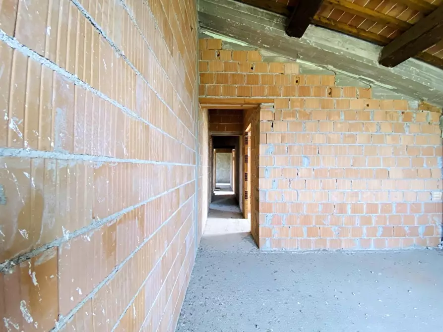 Immagine 15 di Rustico / casale in vendita  a Camaiore