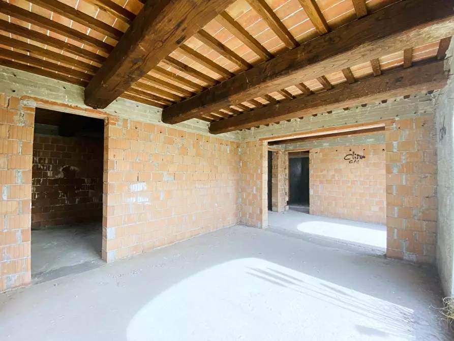 Immagine 5 di Rustico / casale in vendita  a Camaiore