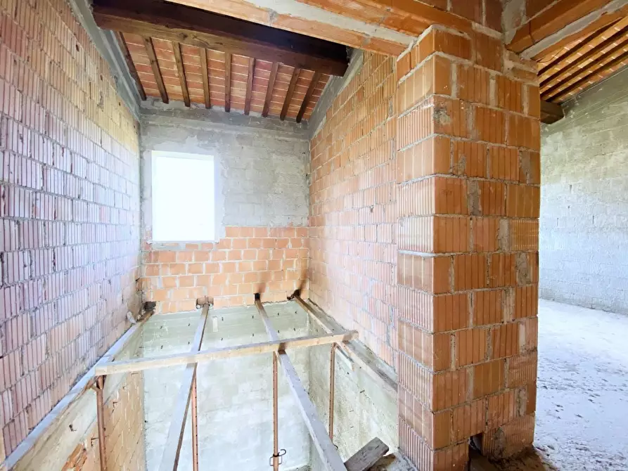 Immagine 21 di Rustico / casale in vendita  a Camaiore