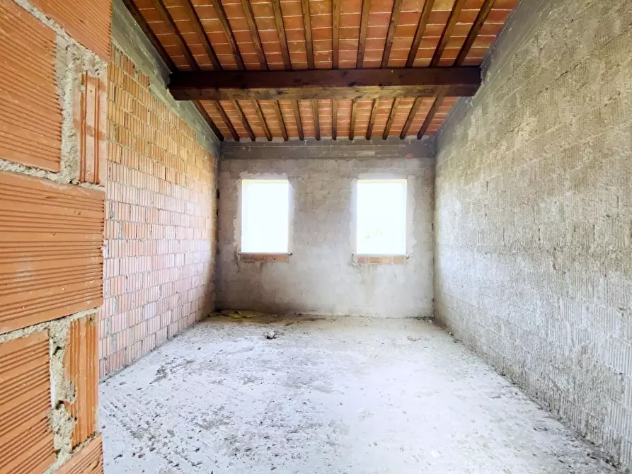 Immagine 24 di Rustico / casale in vendita  a Camaiore