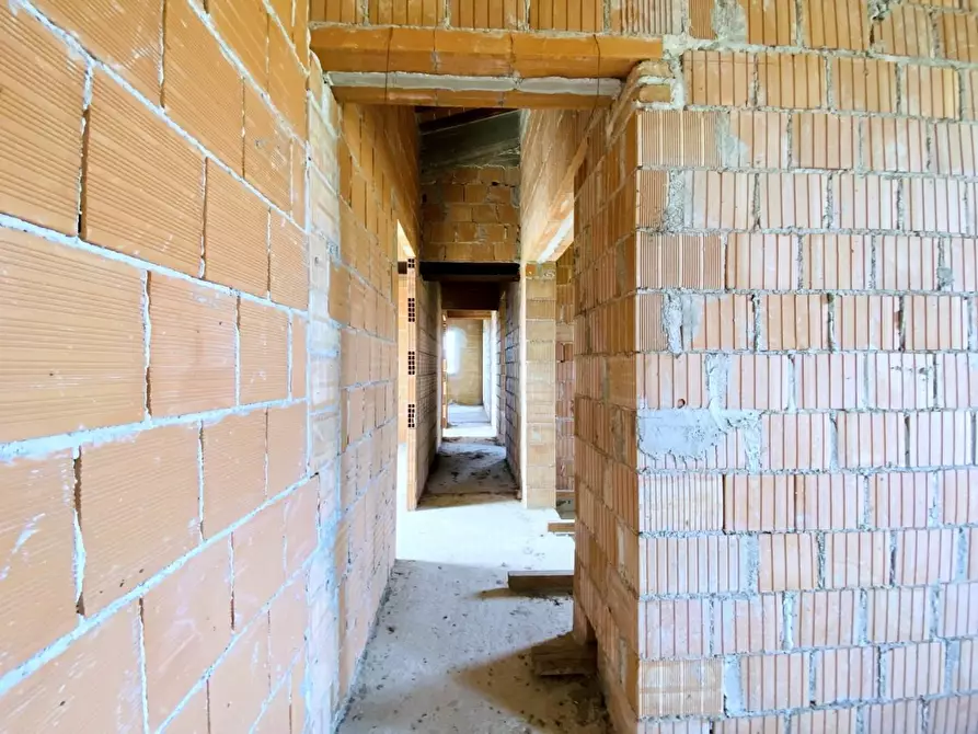 Immagine 25 di Rustico / casale in vendita  a Camaiore