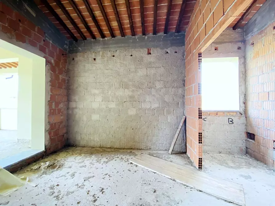 Immagine 27 di Rustico / casale in vendita  a Camaiore